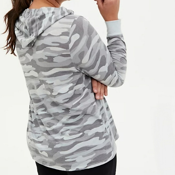 Torrid Top "Can't I'm Busy" Gray Camo Size 0 Large 12 Long Sleeve Hoodie Tee NWT - Picture 2 of 16